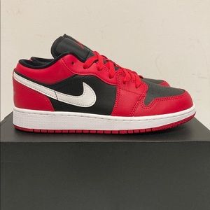 New jordan 1 low GS very berry white athletic shoe